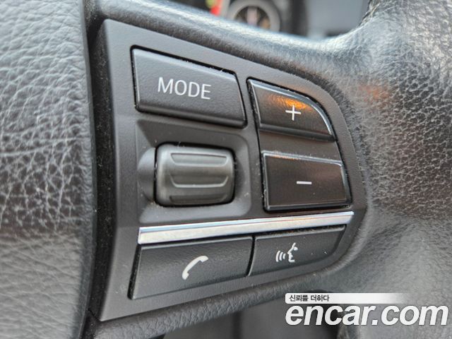 BMW 5-Series 2011 — photo 16