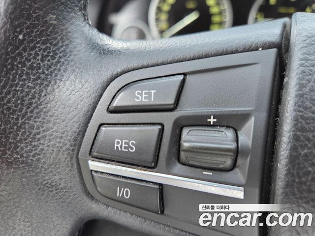 BMW 5-Series 2011 — photo 17