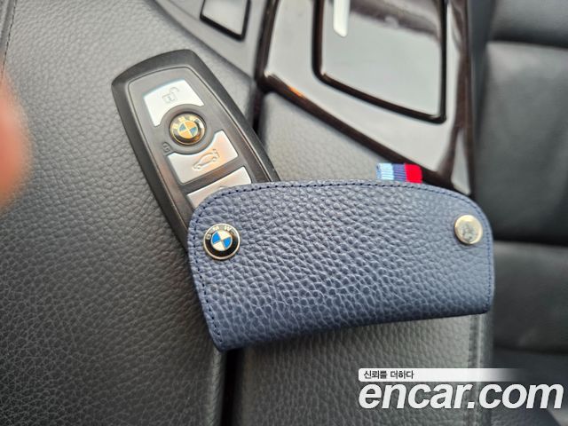 BMW 5-Series 2011 — photo 18