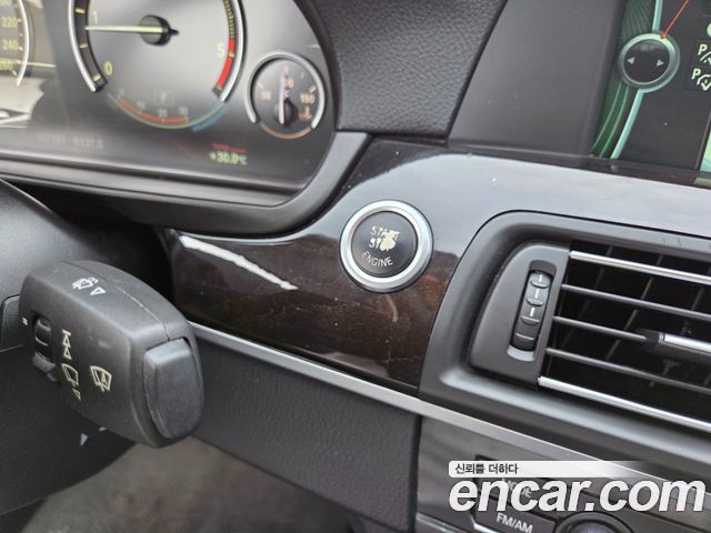 BMW 5-Series 2011 — photo 19