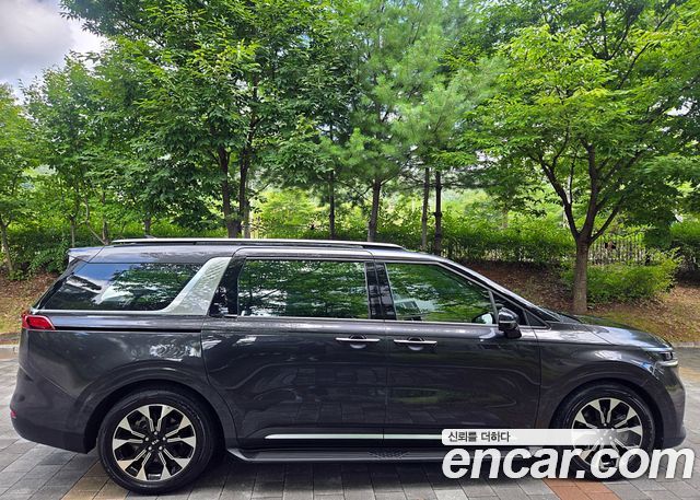Kia Canival 2021 — photo 8