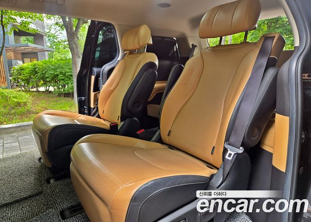 Kia Canival 2021 — photo 16