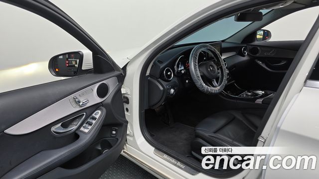 Mercedes-Benz C-Class 2018 — photo 13