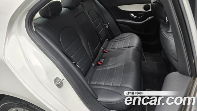 Mercedes-Benz C-Class 2018 — photo 17