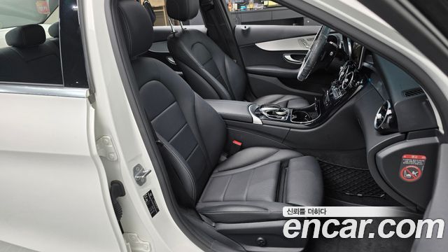 Mercedes-Benz C-Class 2018 — photo 18