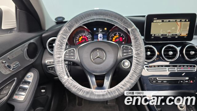 Mercedes-Benz C-Class 2018 — photo 19