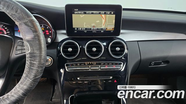 Mercedes-Benz C-Class 2018 — photo 20