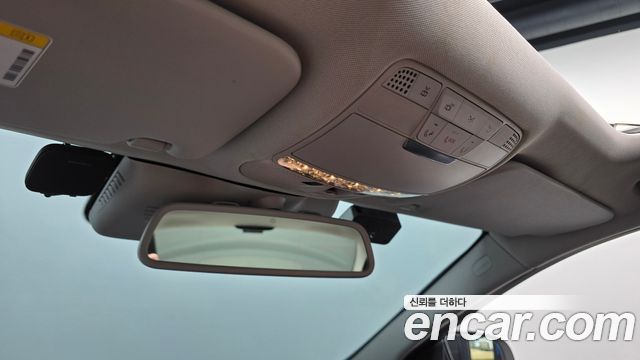 Mercedes-Benz C-Class 2018 — photo 22