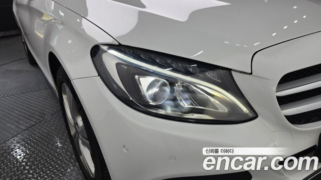 Mercedes-Benz C-Class 2018 — photo 8