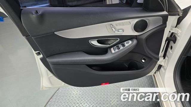 Mercedes-Benz C-Class 2018 — photo 14