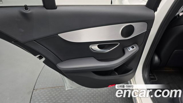 Mercedes-Benz C-Class 2018 — photo 15