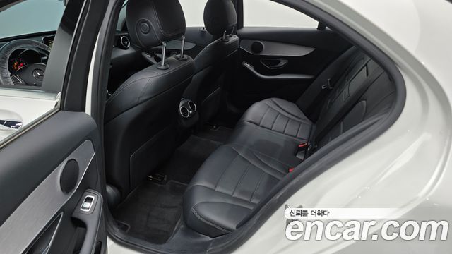 Mercedes-Benz C-Class 2018 — photo 16