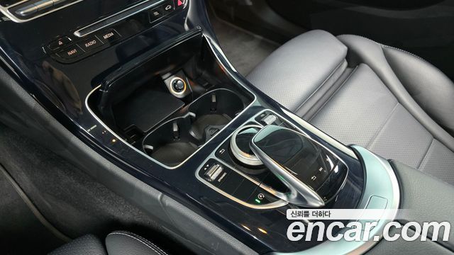 Mercedes-Benz C-Class 2018 — photo 27