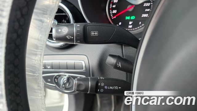 Mercedes-Benz C-Class 2018 — photo 29