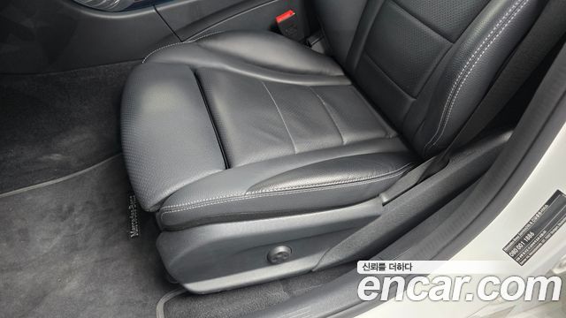 Mercedes-Benz C-Class 2018 — photo 31