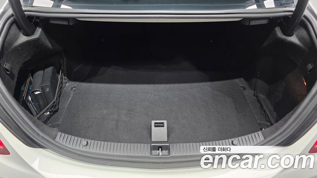 Mercedes-Benz C-Class 2018 — photo 33