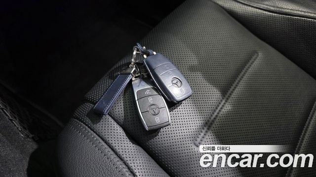 Mercedes-Benz GLE-Class 2021 — photo 21