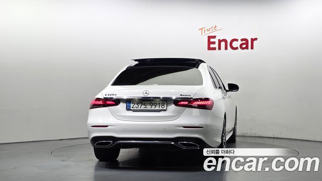 Mercedes-Benz E-Class 2021 — photo 4