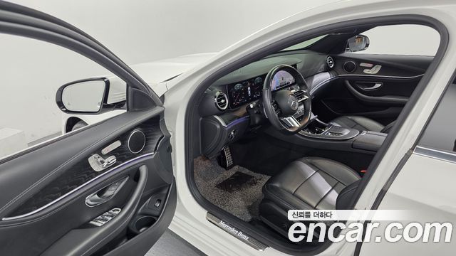 Mercedes-Benz E-Class 2021 — photo 13