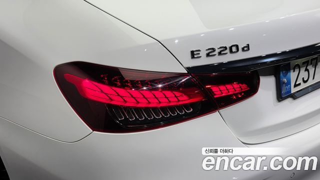 Mercedes-Benz E-Class 2021 — photo 9
