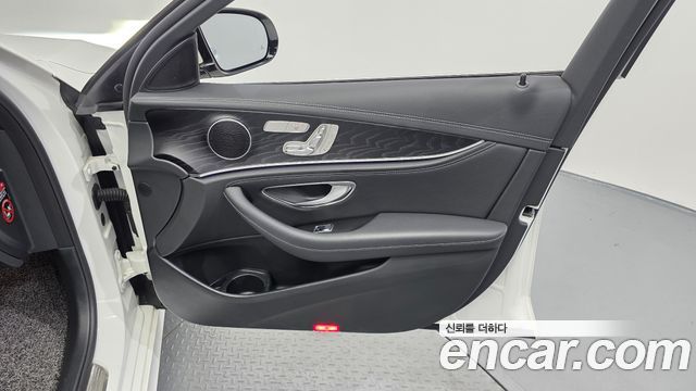 Mercedes-Benz E-Class 2021 — photo 15