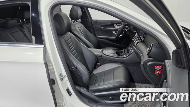 Mercedes-Benz E-Class 2021 — photo 16