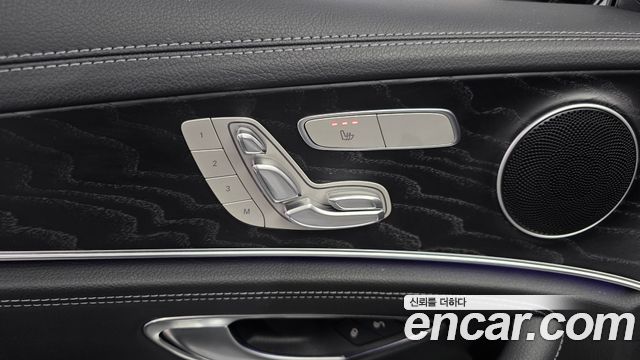 Mercedes-Benz E-Class 2021 — photo 32