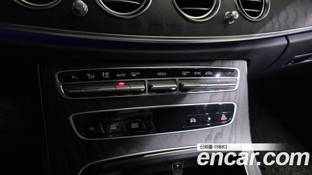 Mercedes-Benz E-Class 2021 — photo 33