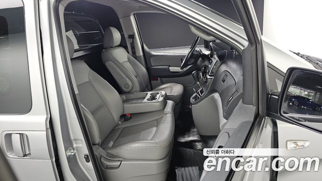 Hyundai Starex 2021 — photo 16