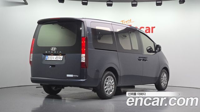 Hyundai Staria 2025 — photo 2