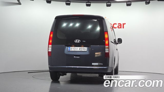 Hyundai Staria 2025 — photo 4
