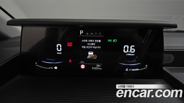Hyundai Staria 2025 — photo 8