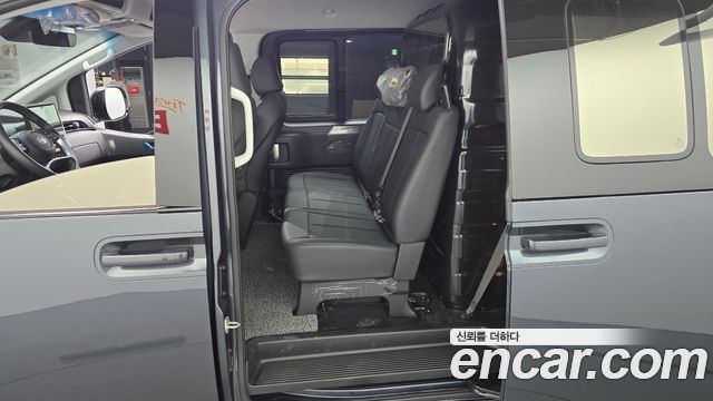 Hyundai Staria 2025 — photo 11
