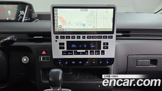 Hyundai Staria 2025 — photo 13