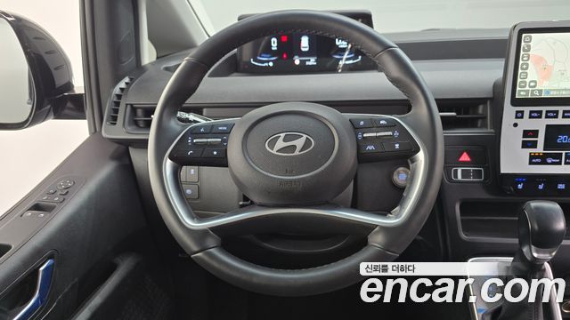 Hyundai Staria 2025 — photo 14