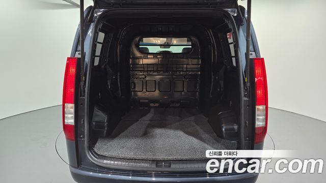 Hyundai Staria 2025 — photo 17