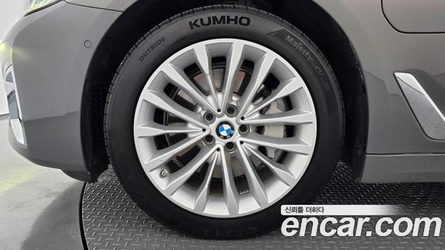 BMW 5-Series 2021 — photo 5