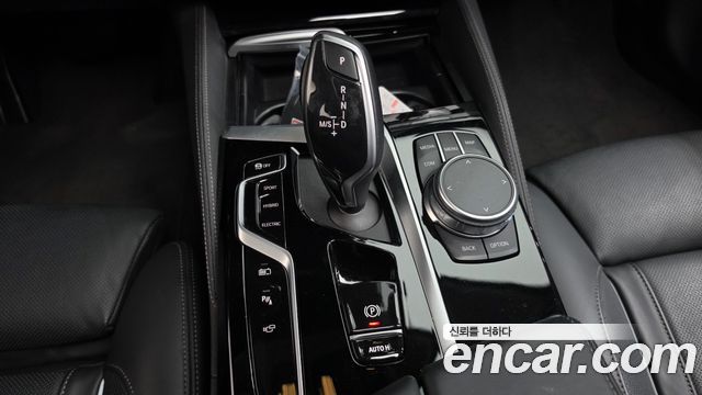 BMW 5-Series 2021 — photo 12