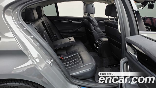 BMW 5-Series 2021 — photo 17