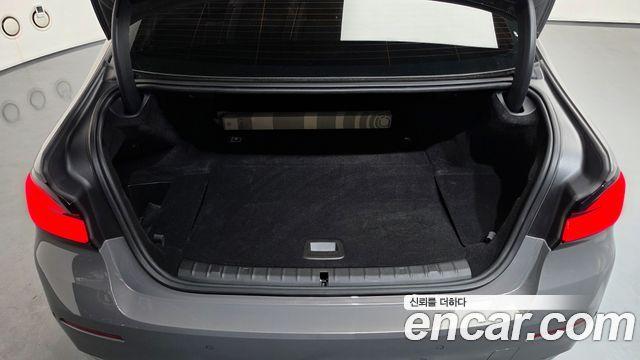 BMW 5-Series 2021 — photo 25