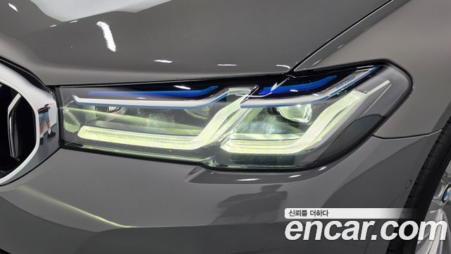 BMW 5-Series 2021 — photo 8