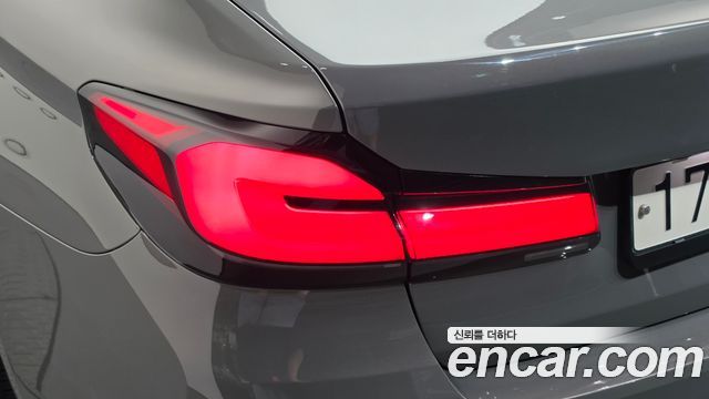 BMW 5-Series 2021 — photo 9