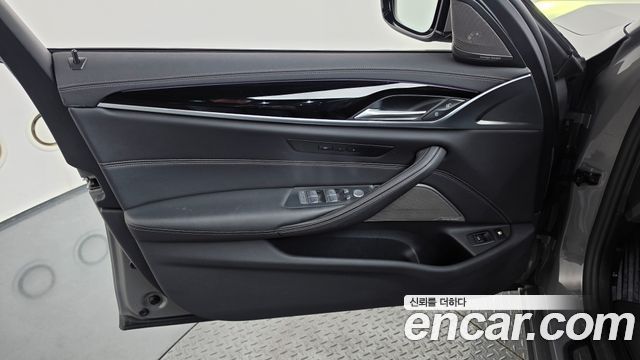 BMW 5-Series 2021 — photo 14