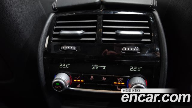 BMW 5-Series 2021 — photo 32