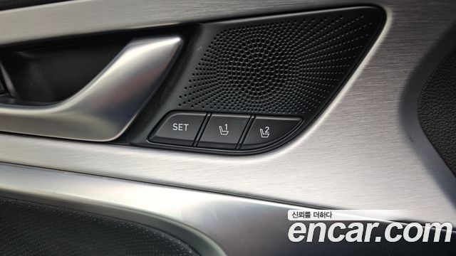 Genesis G70 2018 — photo 33