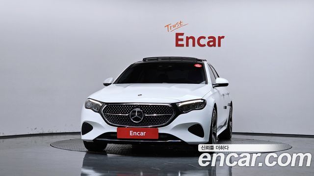 Mercedes-Benz E-Class 2024 — photo 3