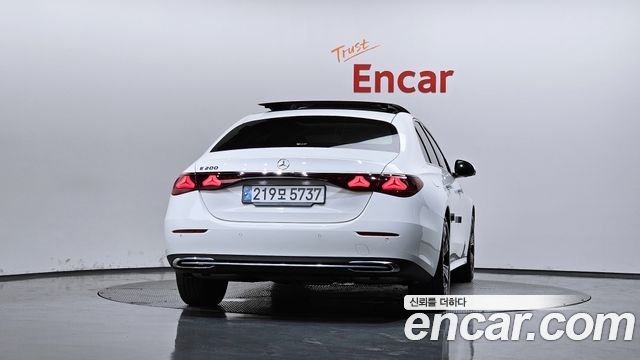Mercedes-Benz E-Class 2024 — photo 4