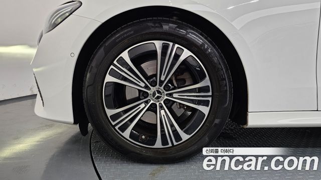 Mercedes-Benz E-Class 2024 — photo 5
