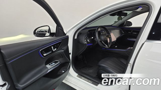 Mercedes-Benz E-Class 2024 — photo 13