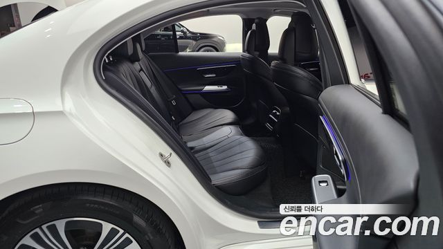 Mercedes-Benz E-Class 2024 — photo 17